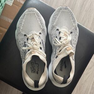 Brooks Neutral Knit Running Shoes in Beige and Black